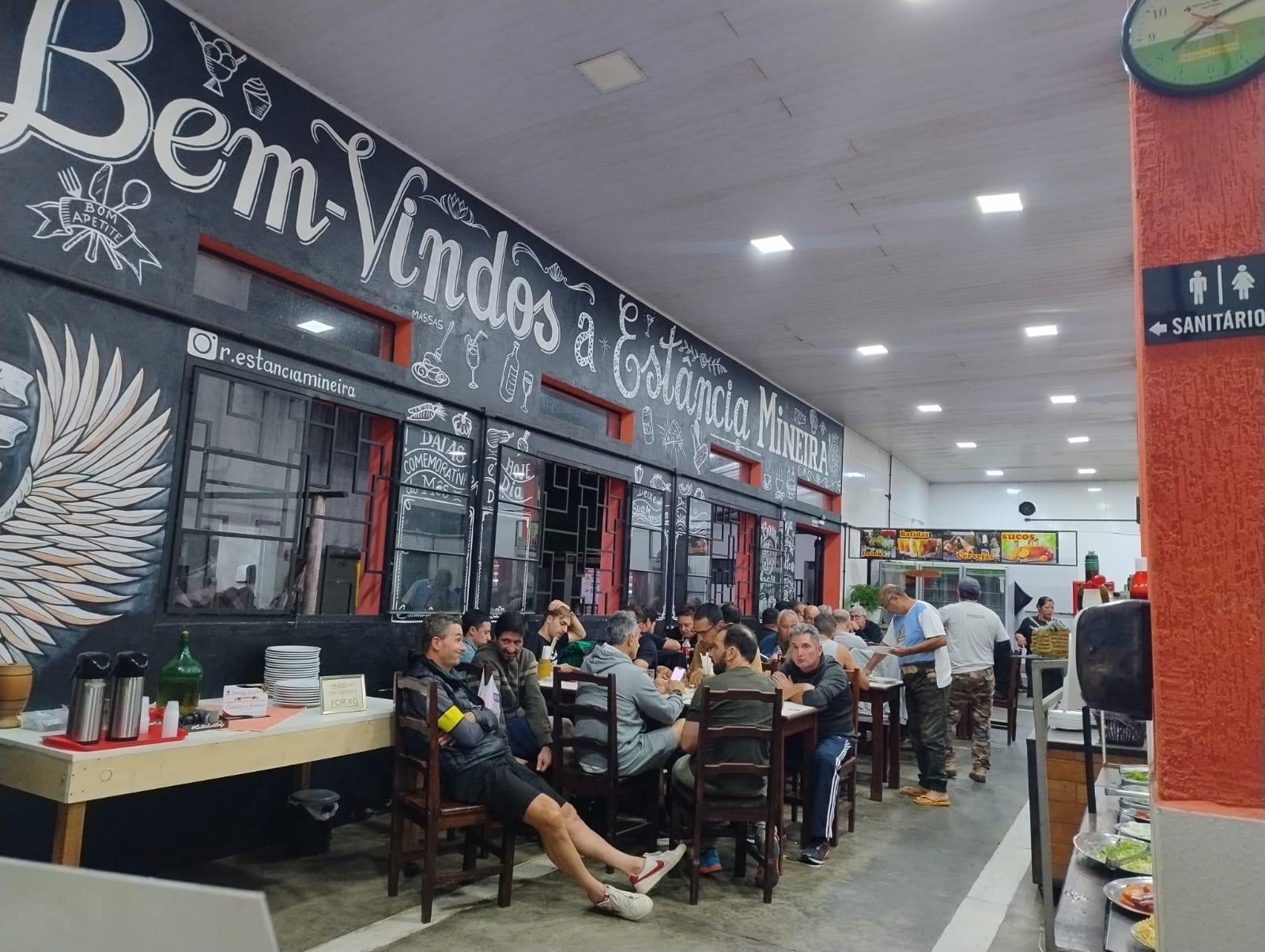 Espaço amplo e confortável para refeições